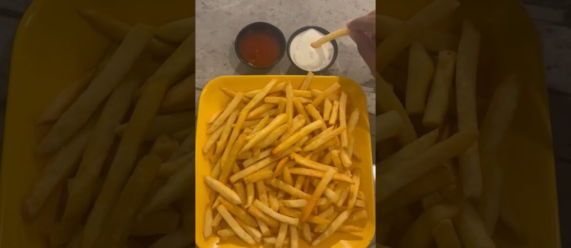 french fries #food #foodei #foodievlog #foodblogger #shortsfeed #shorts #trending #love #frenchfries