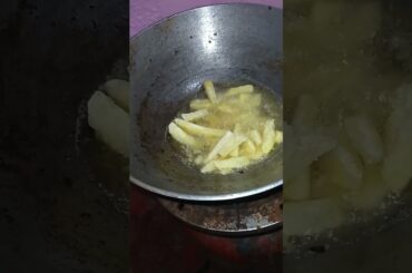 Bachelor style french fries recipe #shorts #frenchfries #aalufry #potatosnacks #cooking #bihari
