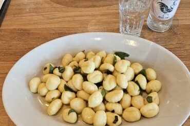 Gnocchi al burro e salvia (Zürich)