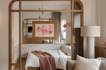 Interior of a studio apartment in Kraków, Poland. [1439x1436]