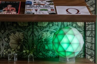 Tried mixing minimalism with some smart lights! [3141 x 3141]