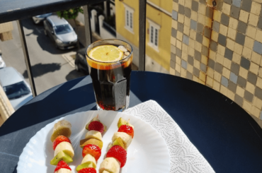 Fruity snack in the sun