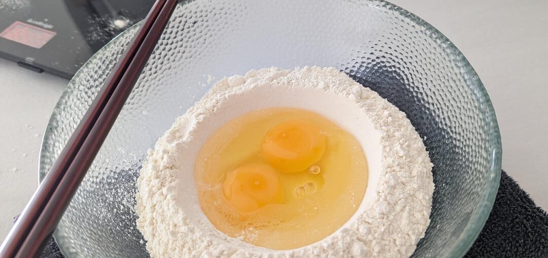 Pâtes fraiches, pesto alla calabrese et dés de chorizo