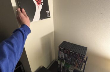 Vinyl record + command strips bad idea?