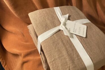 Keep or return these brown sheets? Do they work with this rust colored curtain?