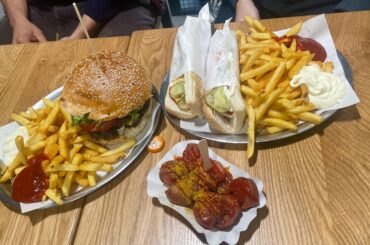 Late night Currywurst, Burgers, Hot Dogs, and Fries