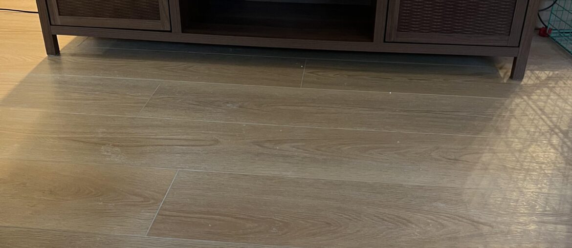 Does the walnut media stand I have look okay with the oak flooring?