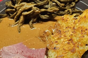 Smoked Schäufele with dried beans cooked in the slow cooker for 10 hours, served with homemade rösti and a slightly spiced up gravy