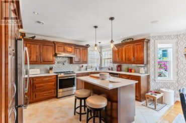 Help! What colour dining table?