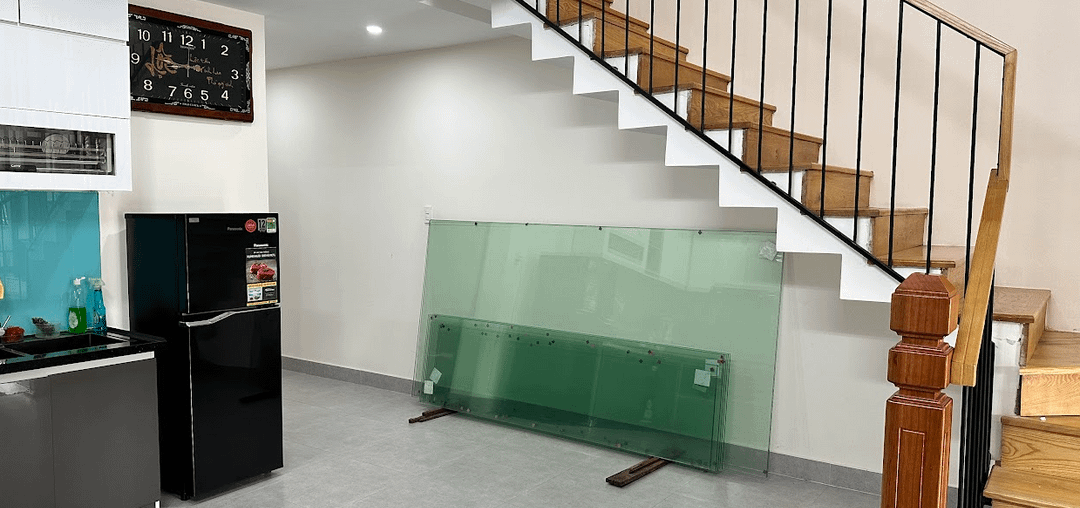 Please help, what should I put under the stair? It's quite empty