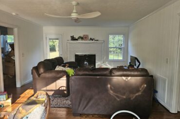 How do I arrange my couches? I'm not seeing any reasonable option!