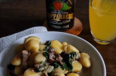 Gnocchi with mushrooms and spinach