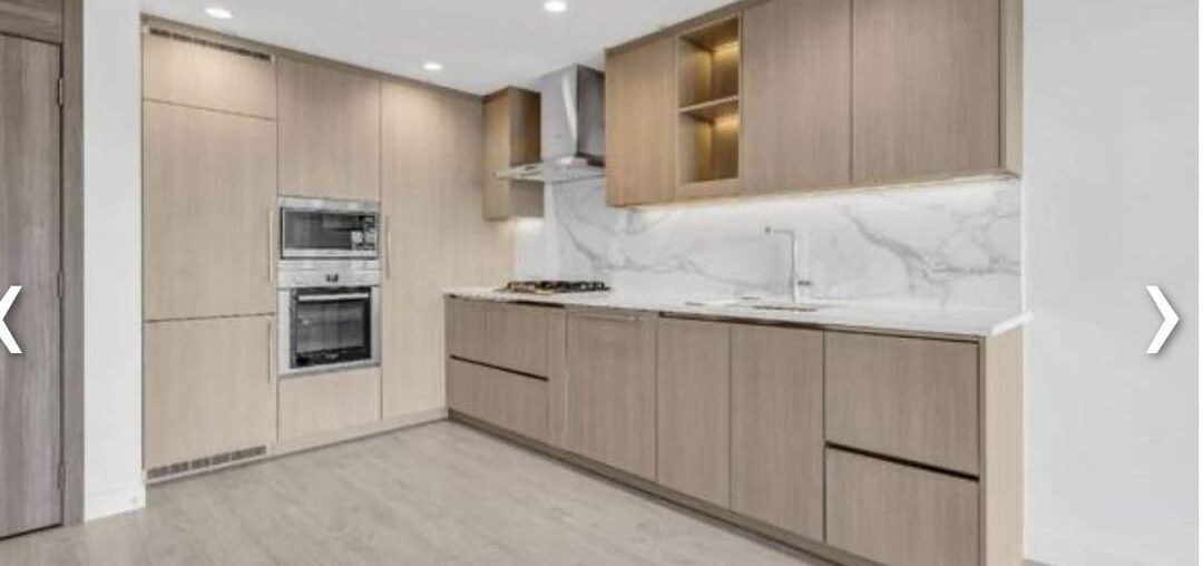 What colour/style kitchen table should I put in this space?