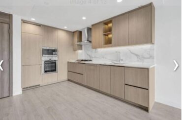 What colour/style kitchen table should I put in this space?