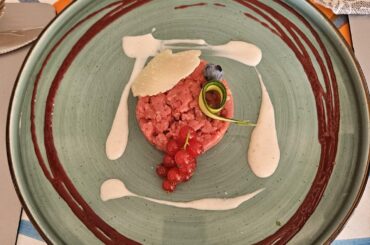 Tartare steak, seafood and lasagna in Sicily 🇮🇹