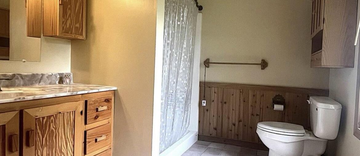 What colors would you paint this bathroom?