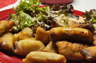 Chnusperli (breaded strips of perch fillet) and small spring rolls, both fried in the hot-air fryer, served with a homemade dip and Batavia lettuce