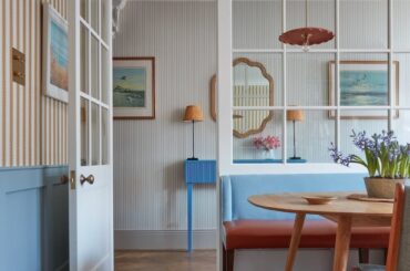 Dining space with internal windows in Dulwich, London, UK [990x1280]
