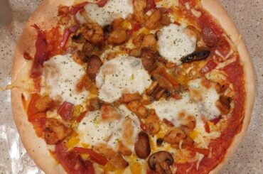 Homemade chicken pizza 🇵🇹