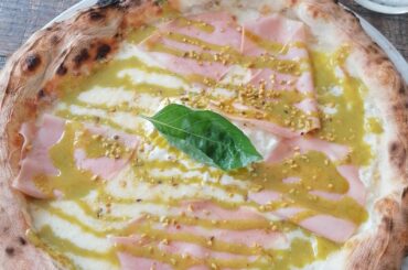 White sauce pizza with pistachio