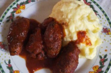 Soutzoukakia with mashed potatoes
