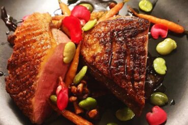 [homemade] Low temperature duck breast, glazed vegetables, snacked chanterelles, roast potatoes and spiced red wine syrup