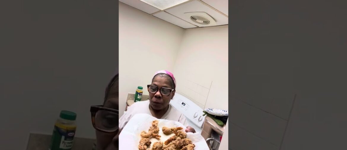 Gourmet Fresh Shrimp And  Season Dress Un Elegant Oils..