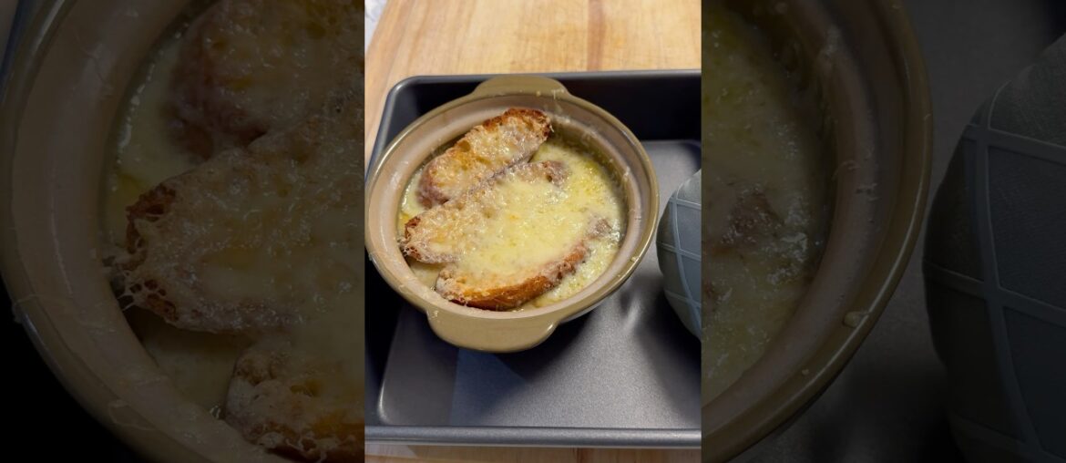 French onion soup!! #shorts #fyp #cooking #frenchonionsoup #food #recipe #trending