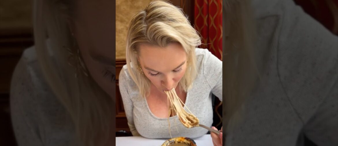 It’s FRENCH ONION SOUP WEATHER and Amber Steakhouse in Brooklyn NYC has a great one! #DEVOURPOWER