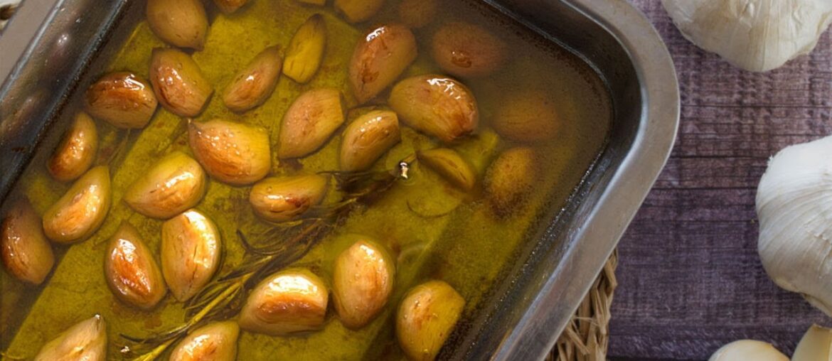 Homemade Garlic Confit | Classic French Recipe for soft and caramelized garlic confit