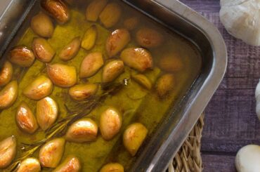 Homemade Garlic Confit | Classic French Recipe for soft and caramelized garlic confit