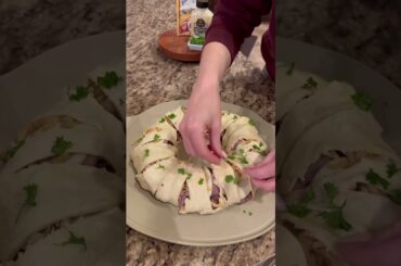 French Dip Crescent Ring RECIPE on dinnerin321 dot com #recipe #frenchdip #dinner #beef #easyrecipe