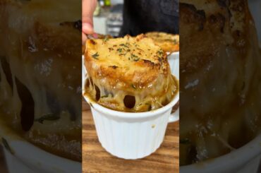Impress Your Guests With This French Onion Soup Recipe! #easyrecipe #soupseason