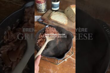 French Onion Grilled Cheese #comfortfood #grilledcheese #fallrecipes