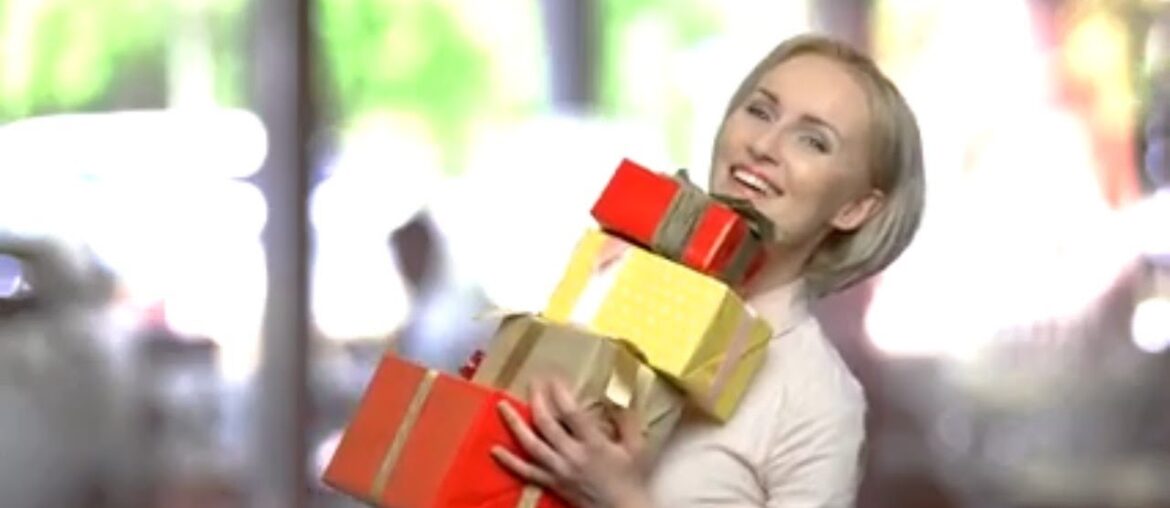 20+ best holiday gifts for someone you don’t know well 20+ best holiday gifts for someone you don’t know well