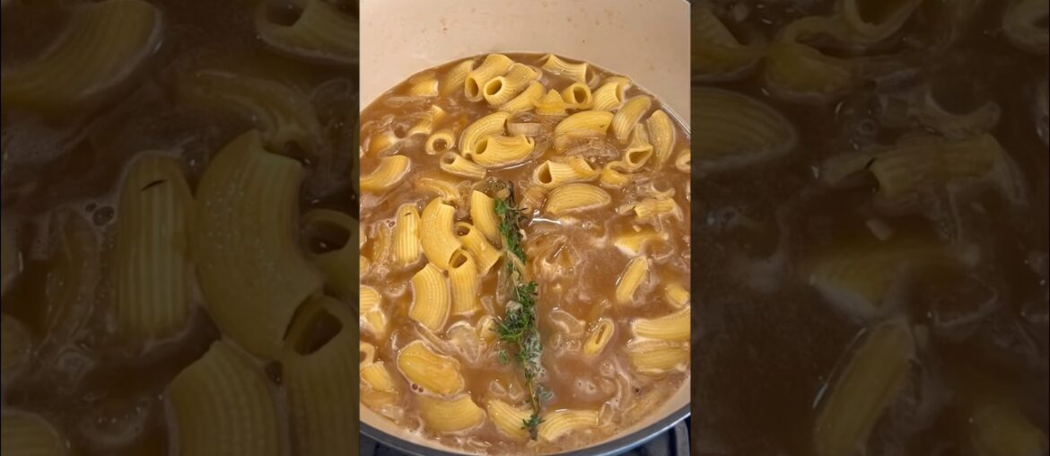 French Onion Pasta (full recipe on my blog!)