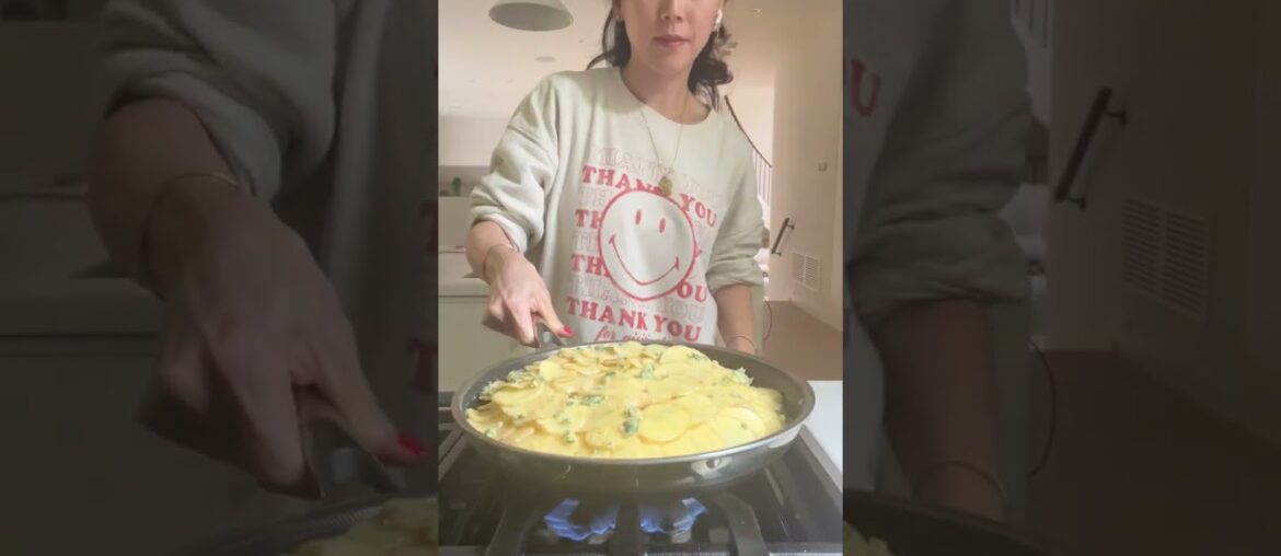 POMMES ANNA (POTATO ANNA) WITH GARLIC HERB BUTTER POMMES ANNA (POTATO ANNA) WITH GARLIC HERB BUTTER