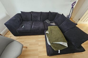 Can't decide how to decorate this room. Need help figuring out complementary colours