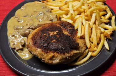 Homemade cordon bleu with mushroom cream sauce, with fries from the hot air fryer