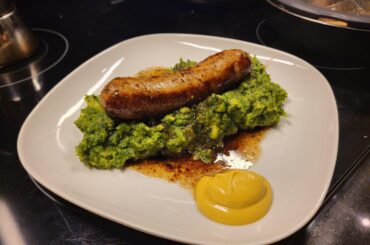 "Stoemp" d'épinard, saucisse de campagne, moutarde de Dijon