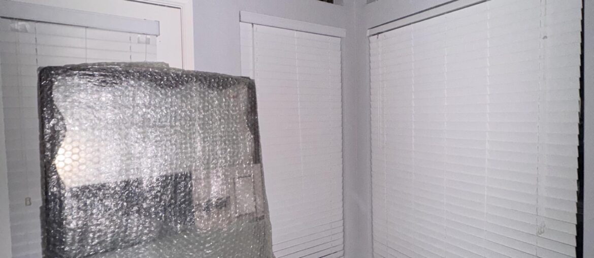 Propping up free standing mirror near windows