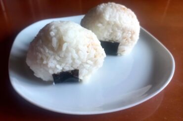 Onigiri (filled with salmon seasoned with soy sauce)