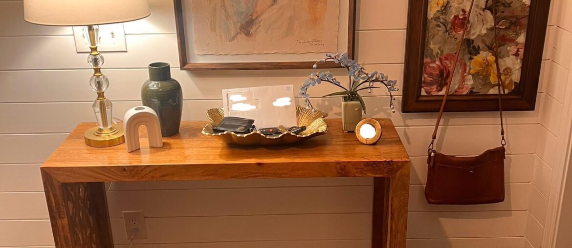 Advice on my entryway - too eclectic? Don’t mind the crocs lol