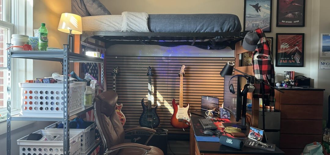 Fellas! I’m looking for some ideas on how to improve my high-school dorm room.