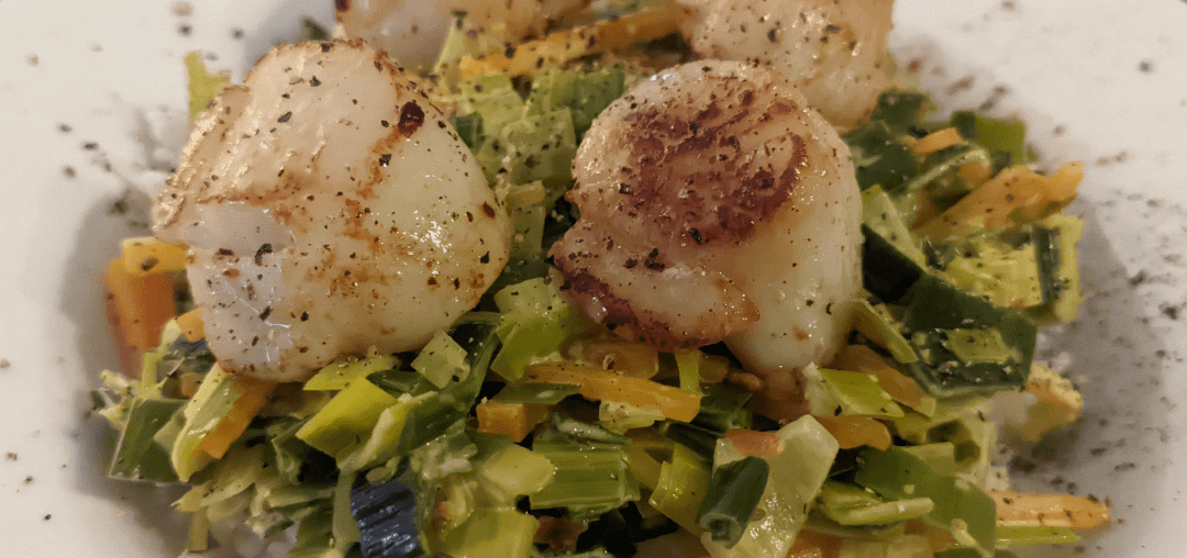 Saint-Jacques, fondue de poireaux au curry