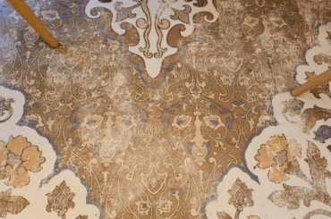 What colors would complement this rug?