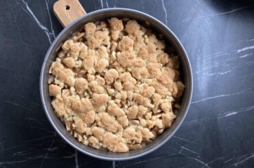 Classic apple pie with little salty dough which make apple filling sweeter. Do u use that trick?