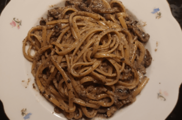 Mushroom and cream linguine