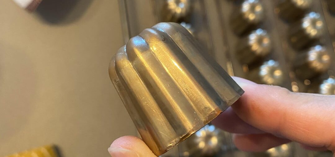 Moule à cannelé en cuivre qui change de couleur Moule à cannelé en cuivre qui change de couleur