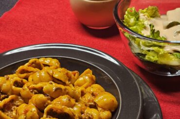 Pasta al ragú with a side salad